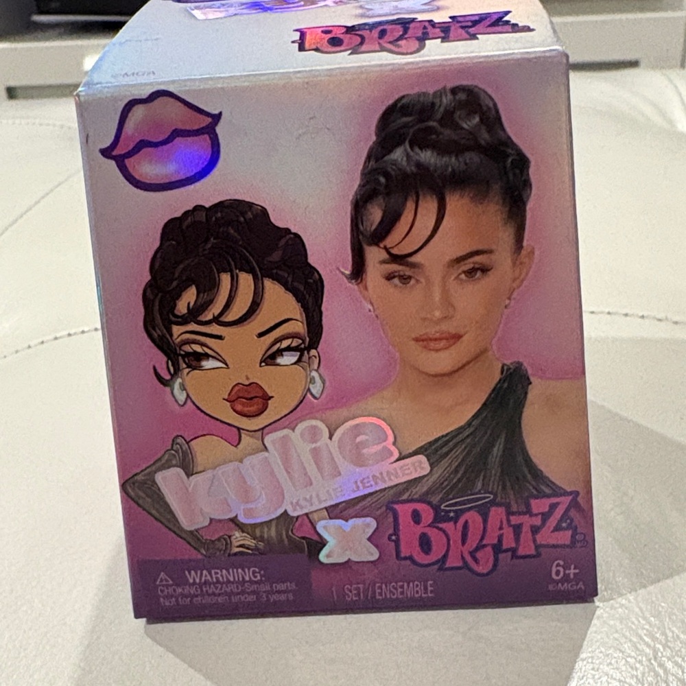 Kylie Jenner x Bratz Doll Set 2 mini collectibles